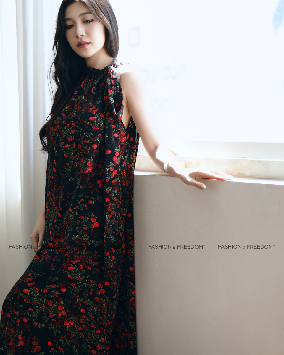 Đầm Lụa Nữ Đen Hoa Đỏ