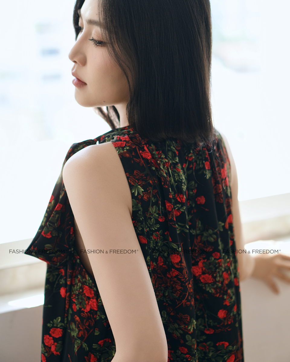 Đầm Lụa Nữ Đen Hoa Đỏ