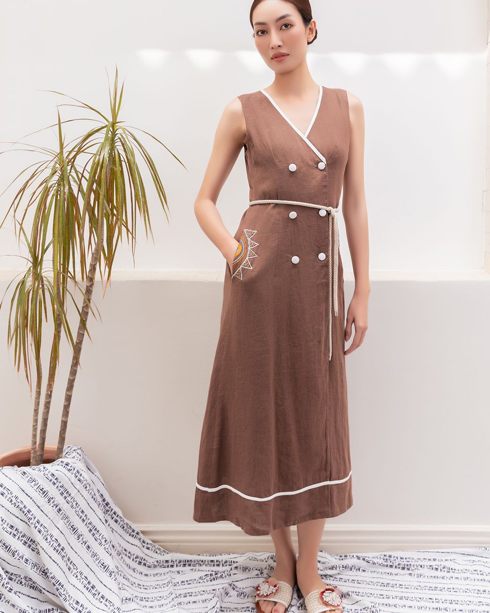 Đầm Linen Thêu Nâu Đậm