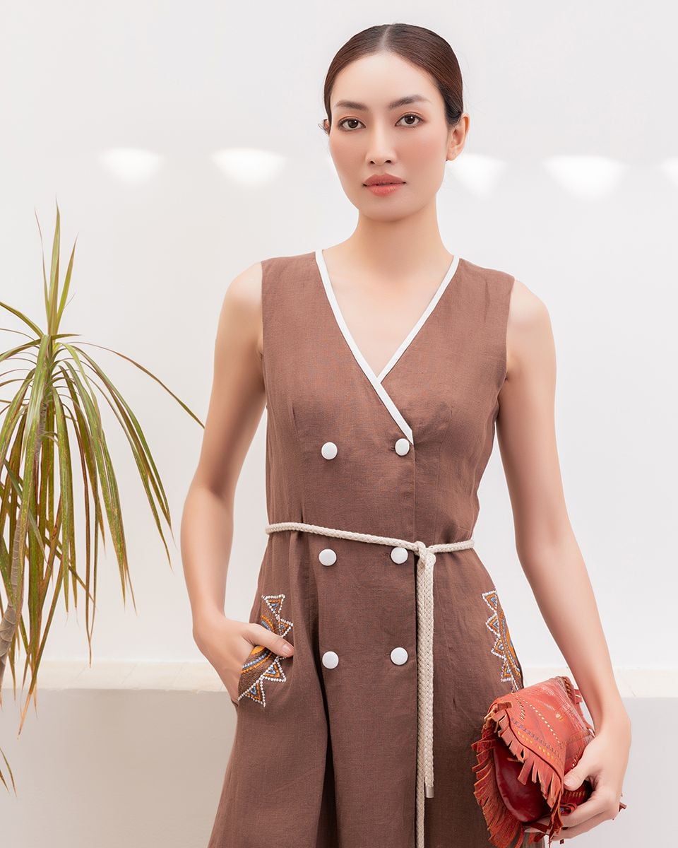 Đầm Linen Thêu Nâu Đậm