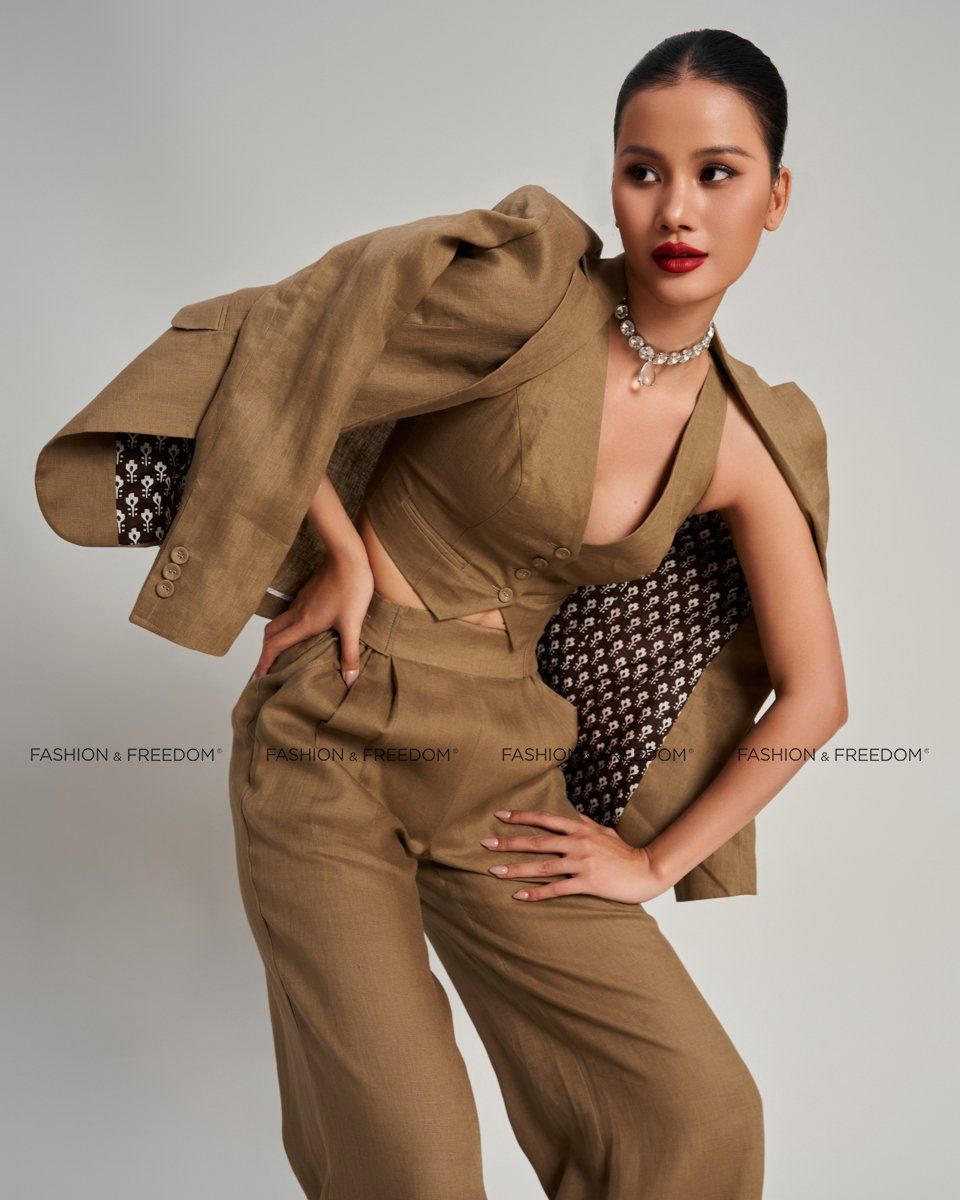 Áo Vest Linen Nâu Golden Girl