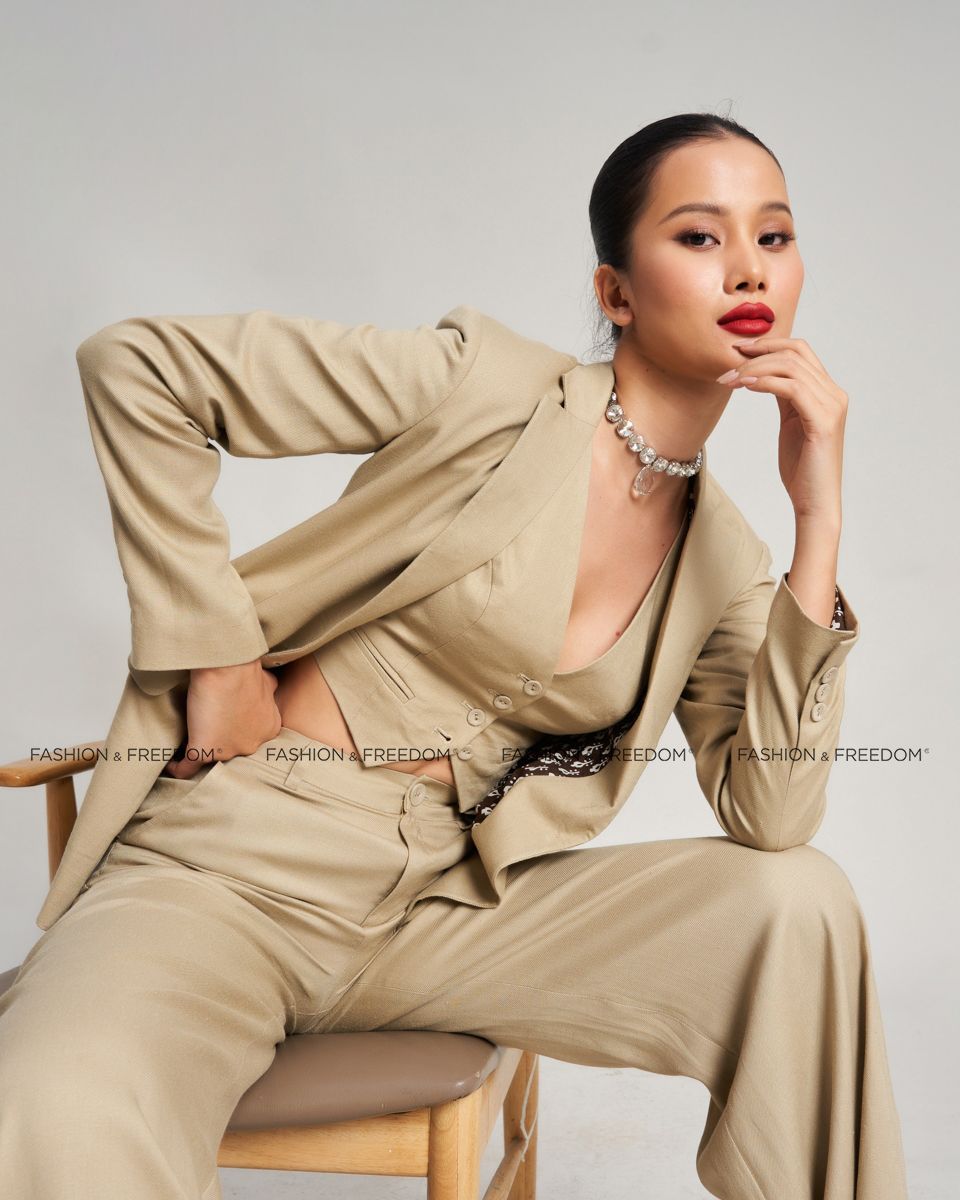 Áo Vest Linen Nâu Nhạt Chocolate Fall In Love