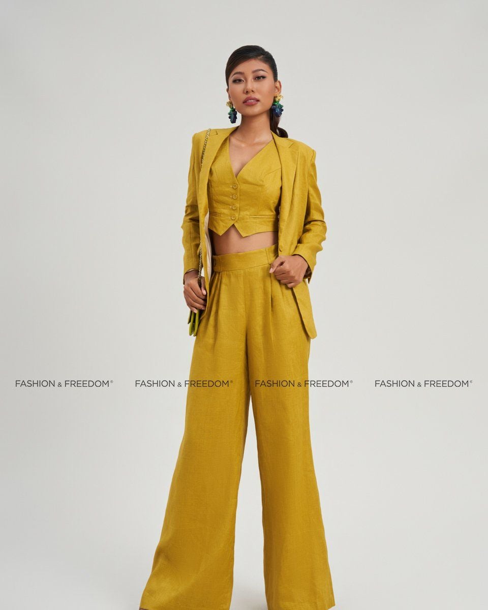 Áo Vest Linen Nữ Vàng Modern Women