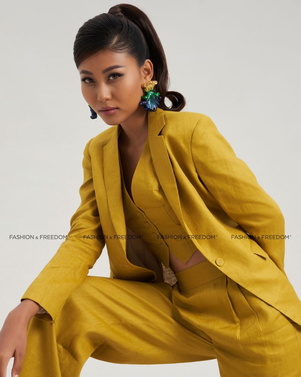 Áo Vest Linen Nữ Vàng Modern Women