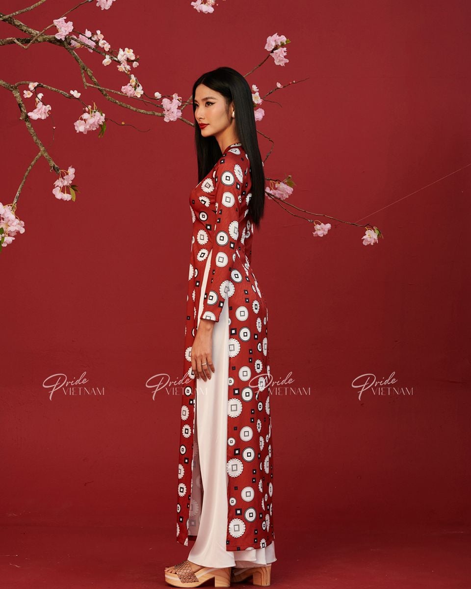 Áo Dài Lụa Đỏ Xuân Thịnh Vượng