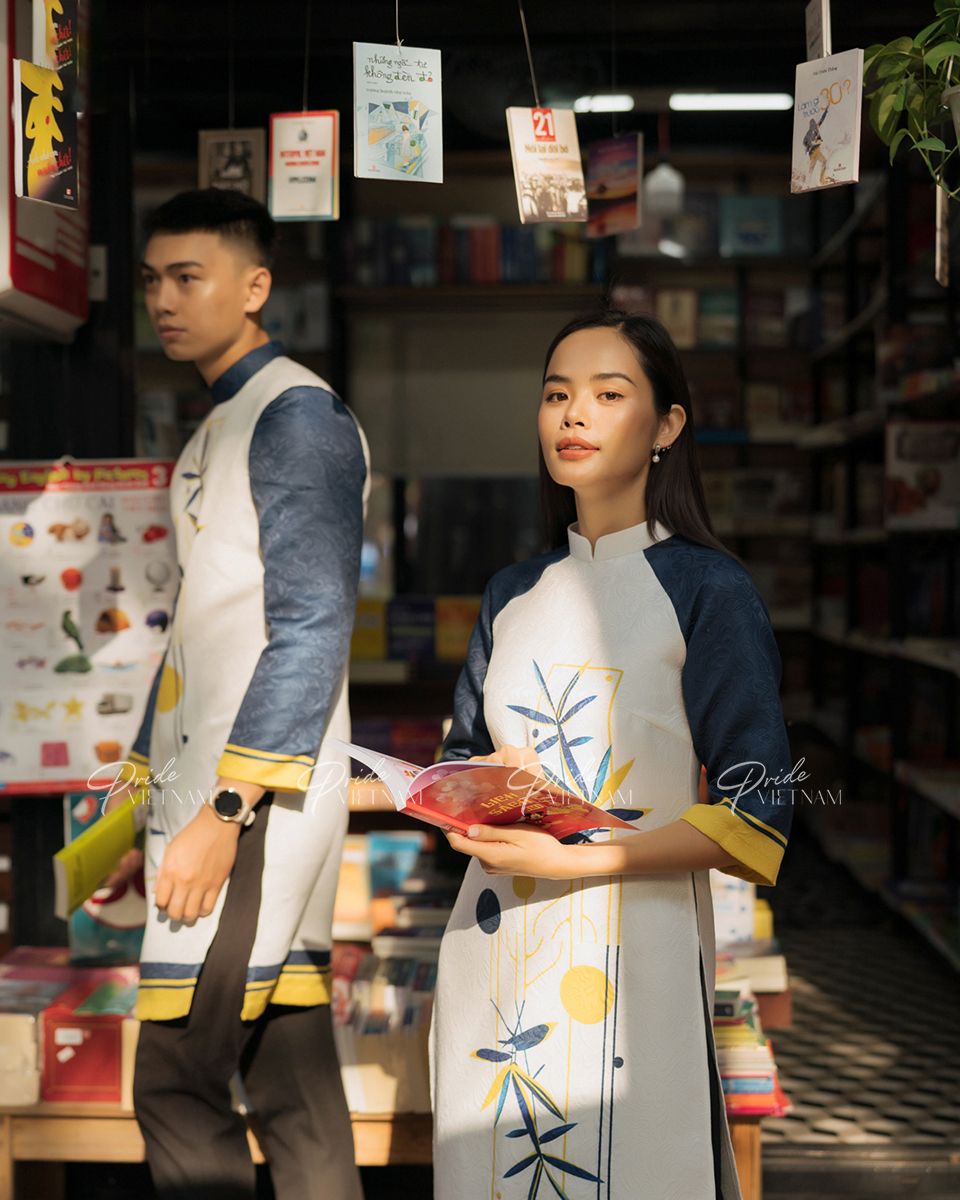 Áo Dài Gấm Trắng Bừng Sắc Xuân