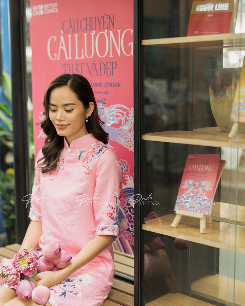 Áo Dài Gấm Hồng Bừng Sắc Xuân