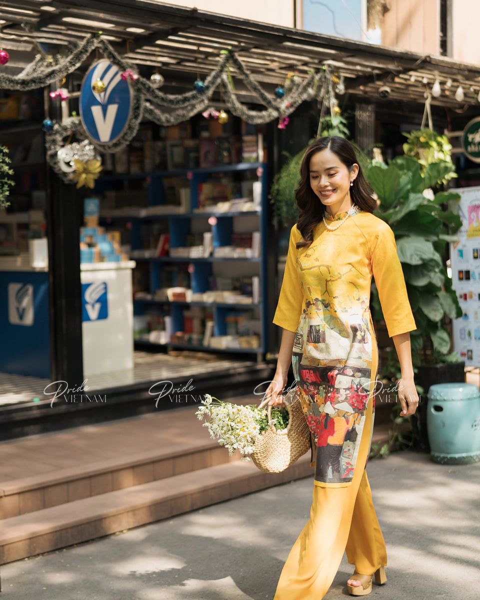 Áo Dài Gấm Vàng Bừng Sắc Xuân
