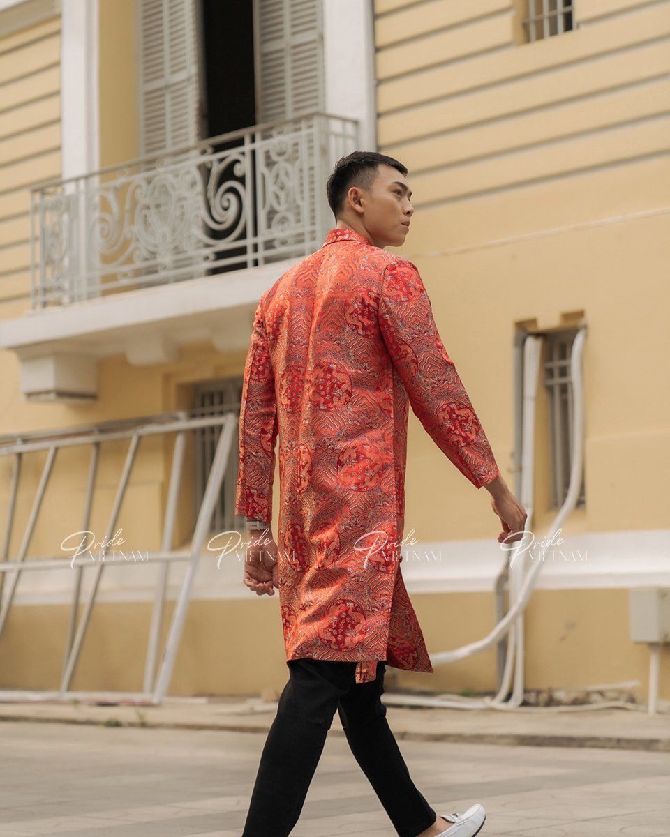 Áo Dài Gấm Cam Bừng Sắc Xuân