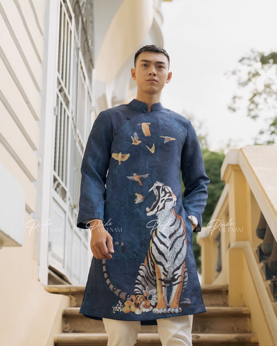 Áo Dài Gấm Xanh Bừng Sắc Xuân