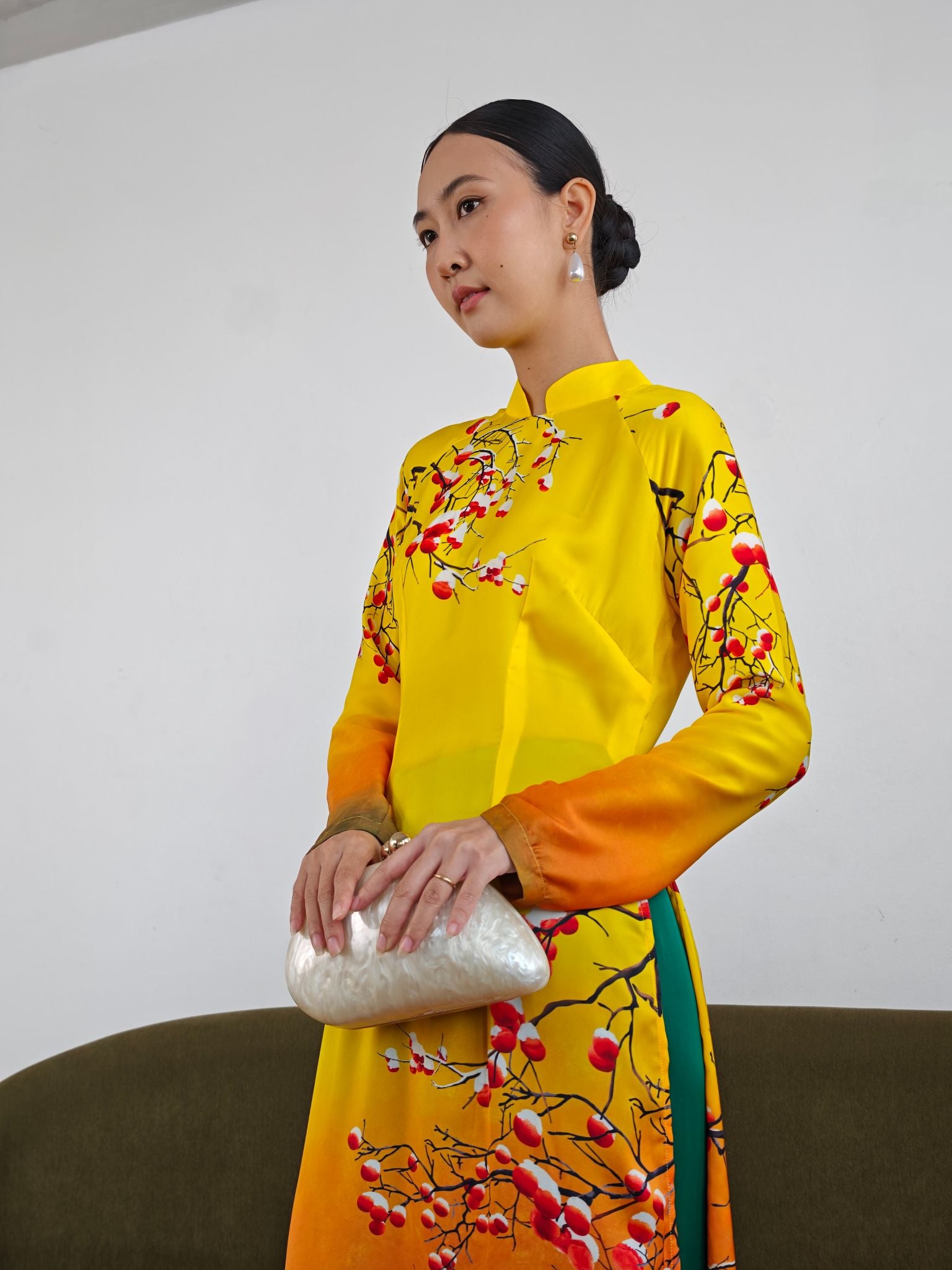Áo Dài Lụa Vàng Trái Hồng