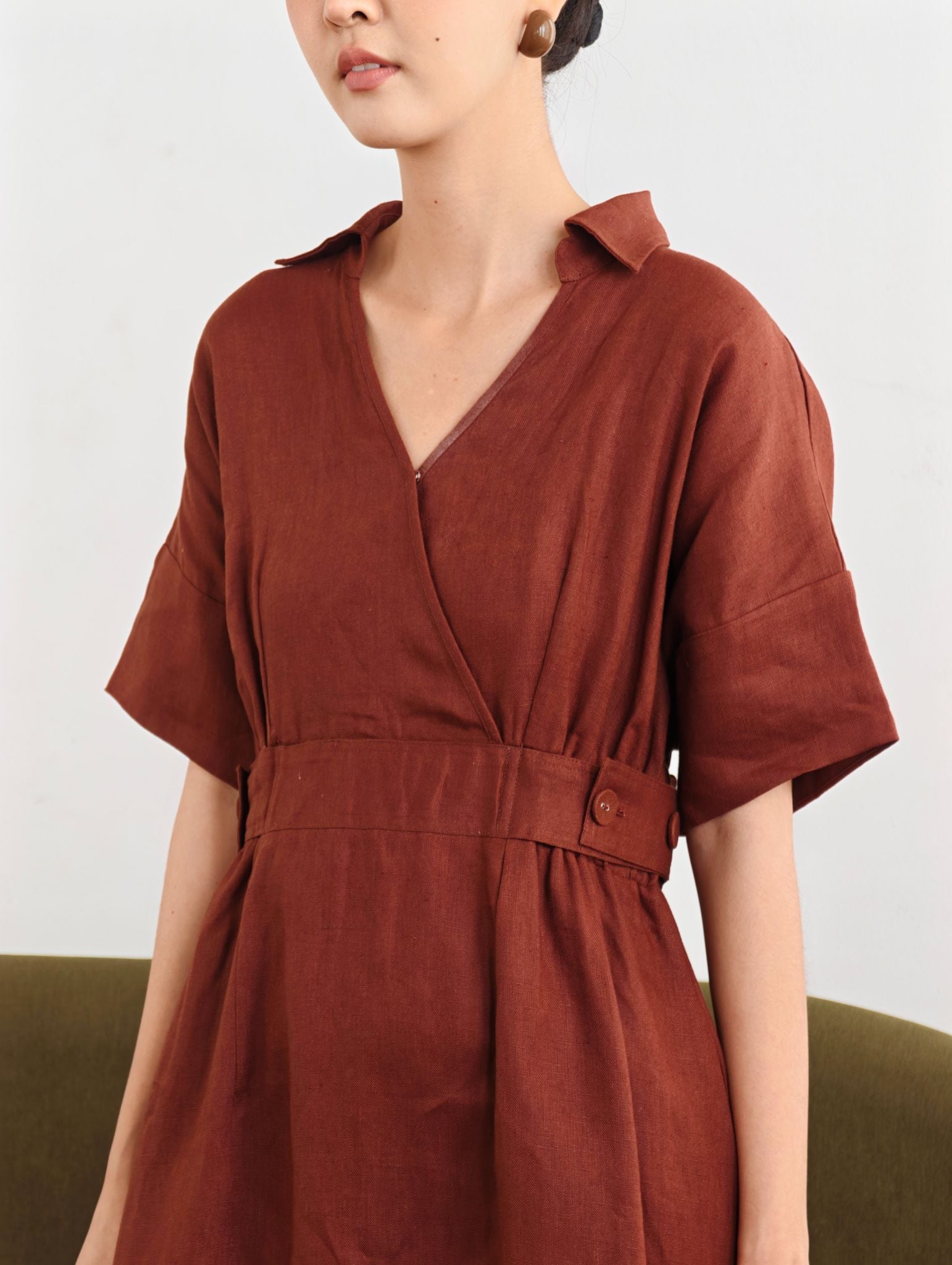 Đầm Linen Nữ Nâu Sắc Màu Tự Do