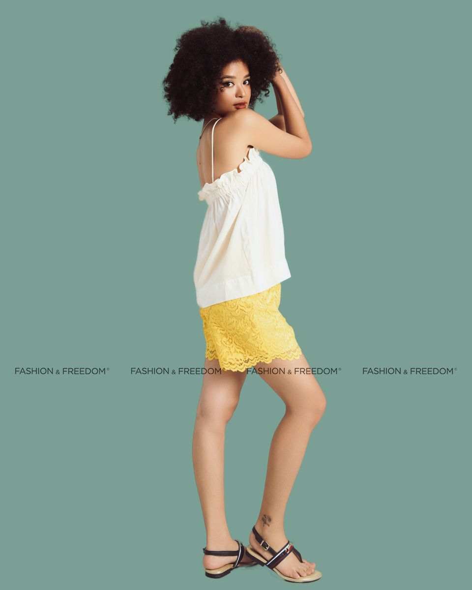 Quần Short Nữ Vàng Sắc Màu Tự Do