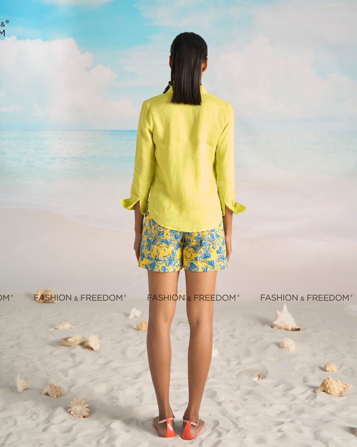 Quần Short Kaki Nữ Vàng Xanh A Touch Of Effortless Elegance