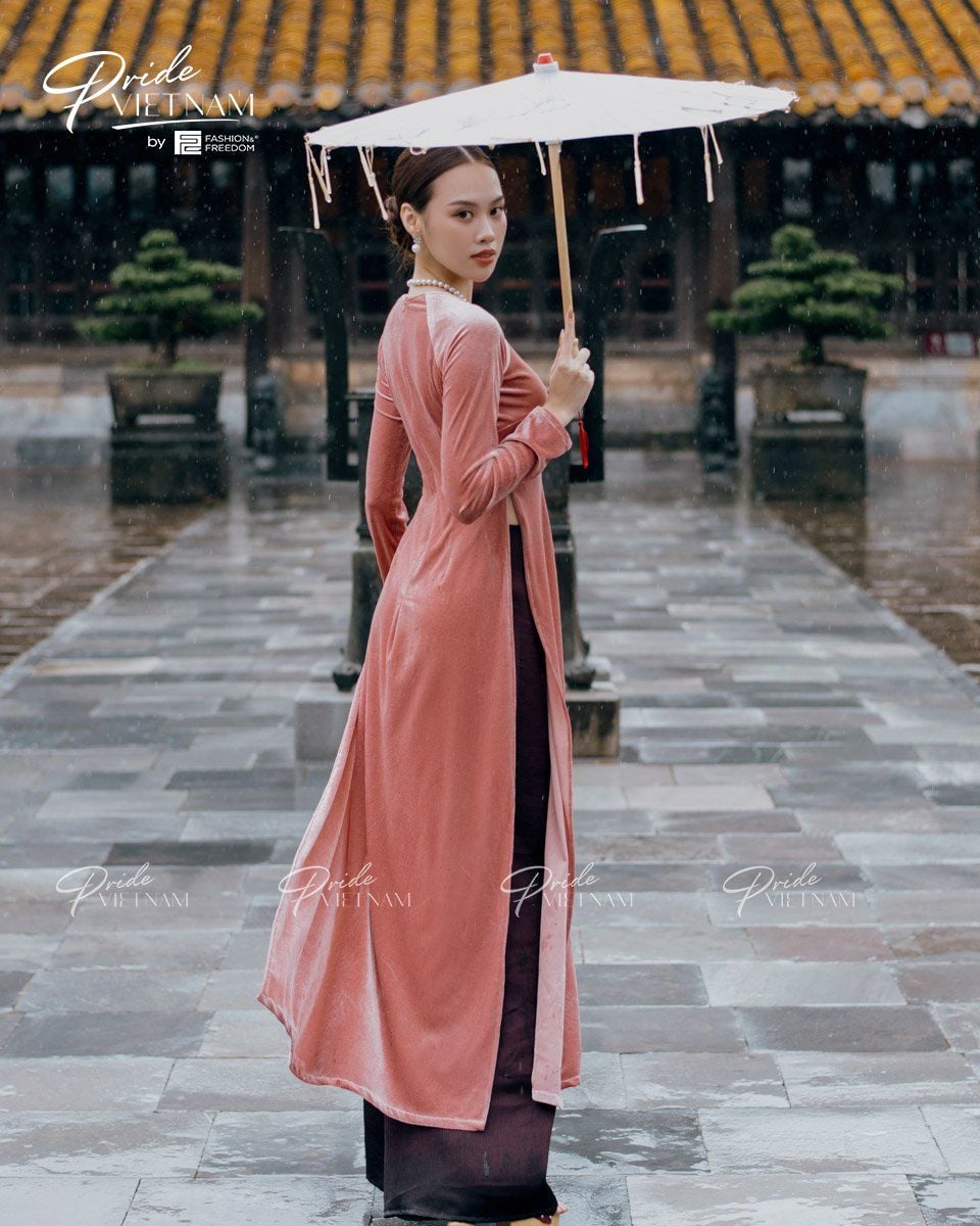 Áo Dài Nữ Nhung Hồng San Hô Pride Việt Nam