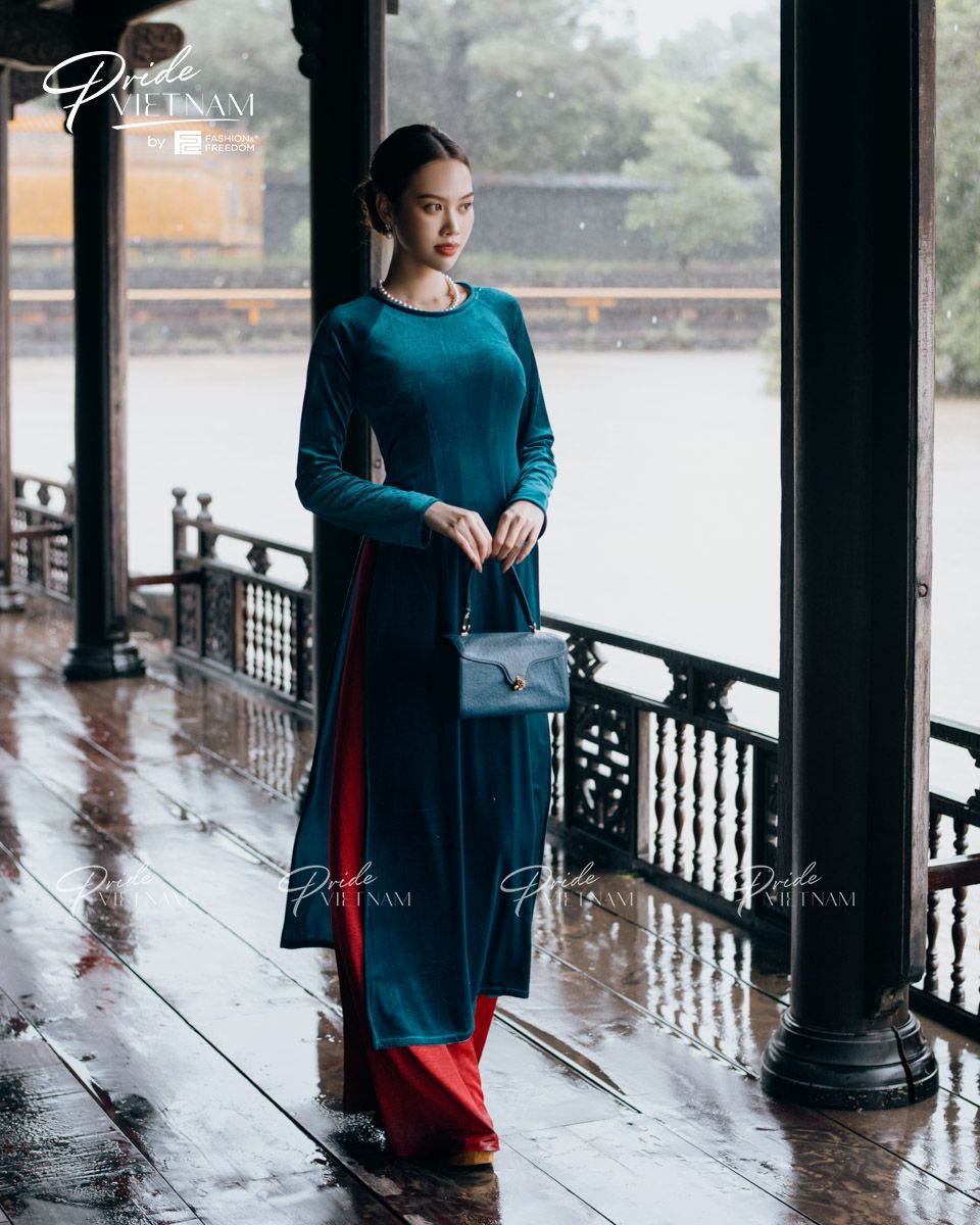 Áo Dài Nữ Nhung Xanh Biển Đậm Pride Việt Nam