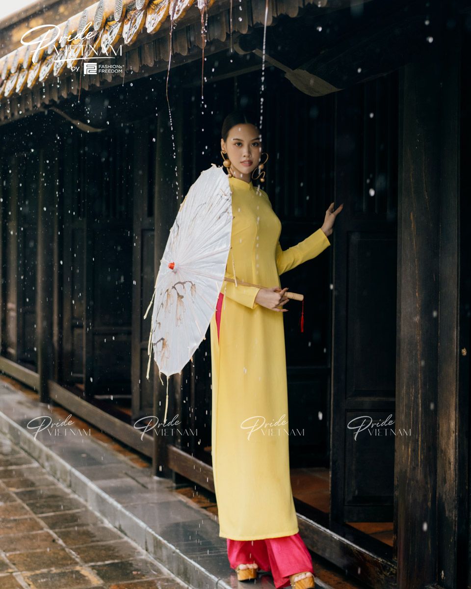 Áo Dài Chiffon Vàng Pride Việt Nam