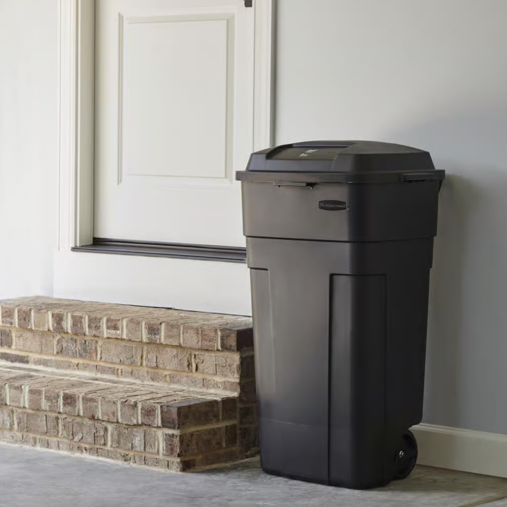 THÙNG RÁC BẰNG NHỰA DI ĐỘNG RUBBERMAID 155 L