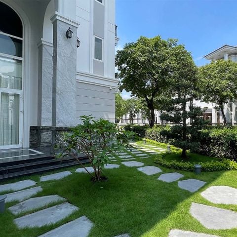 THI CÔNG SÂN VƯỜN BIỆT THỰ PHỐ - SOL VILLA 