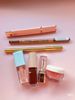 Set Sephora 7 món gồm: 1 son bóng Fenty Gloss Bomb Heat 2ml + 1 son bóng Kosas 2ml + 1 son thỏi Lancome Idole 0.8ml + 1 son bóng LYS full size 2.5g + 1 chì kẻ môi Make Up For Ever full size 1.41g + 1 chì kẻ môi Merit full size 0.3g + 1 mask Tatcha 5g