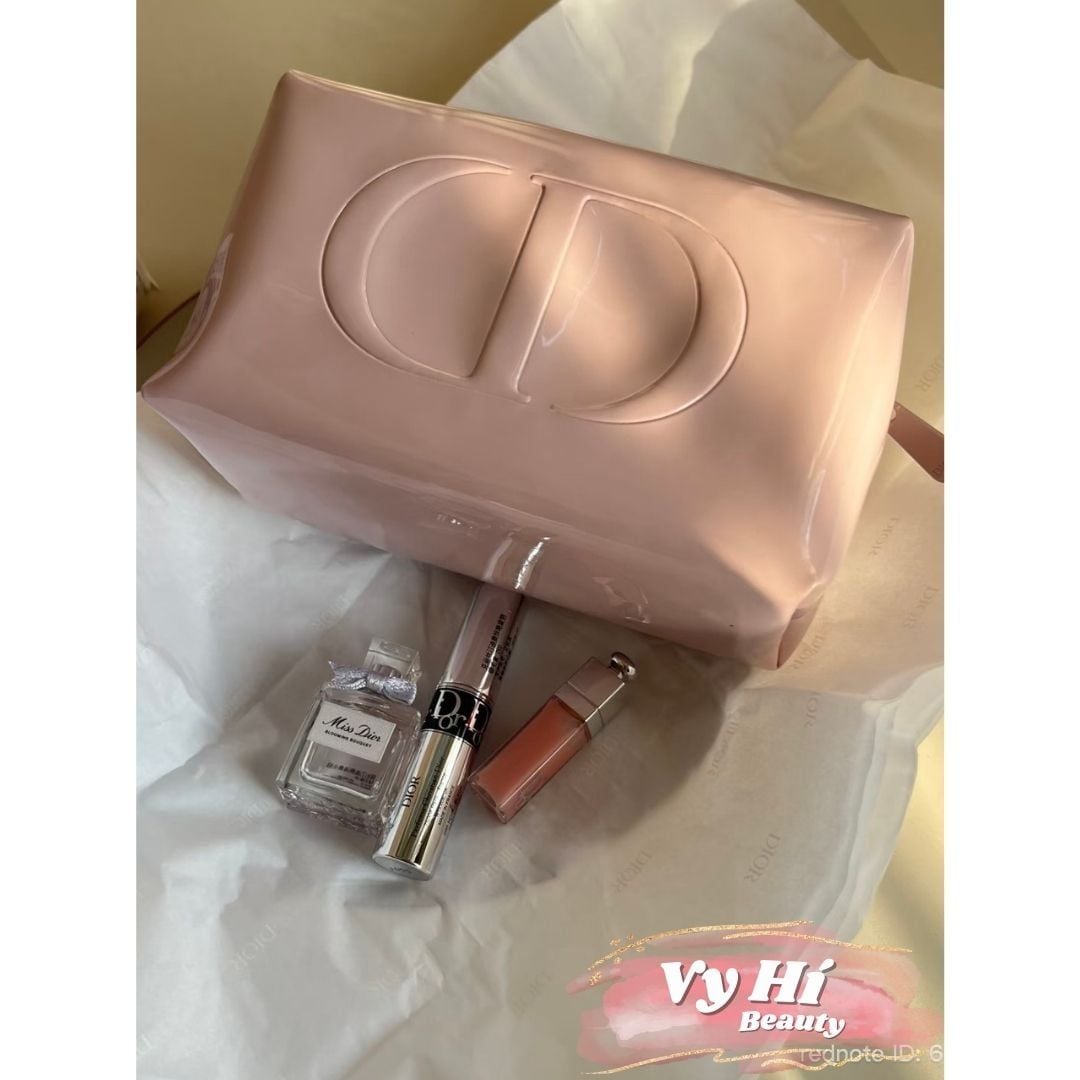 Set Dior 4 món gồm: son Maximizer mini 001 + Nước hoa Blooming mini + Mascara Dior show mini + Túi đựng makeup HỒNG NHẠT bóng