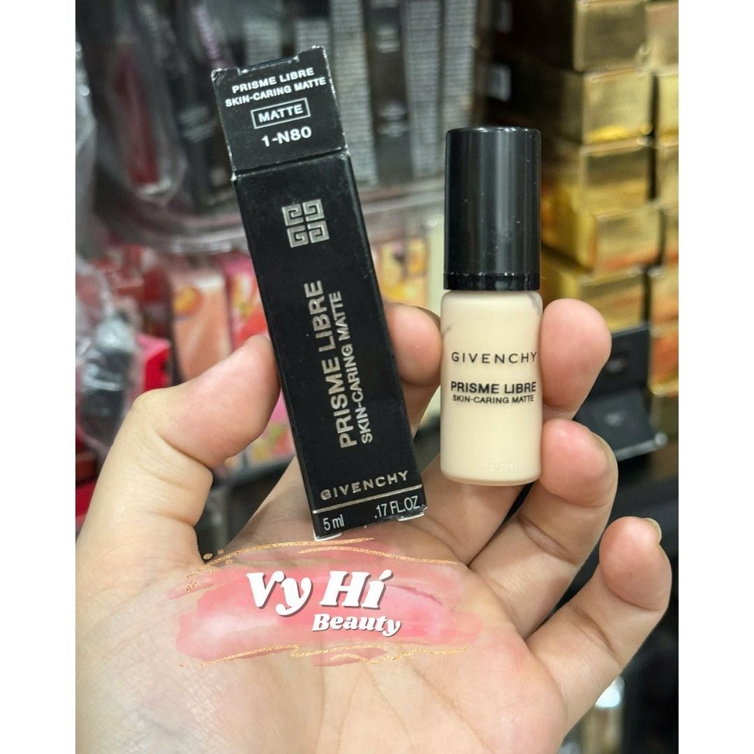 Kem nền Givenchy Prisme Libre Skin-Caring Matte