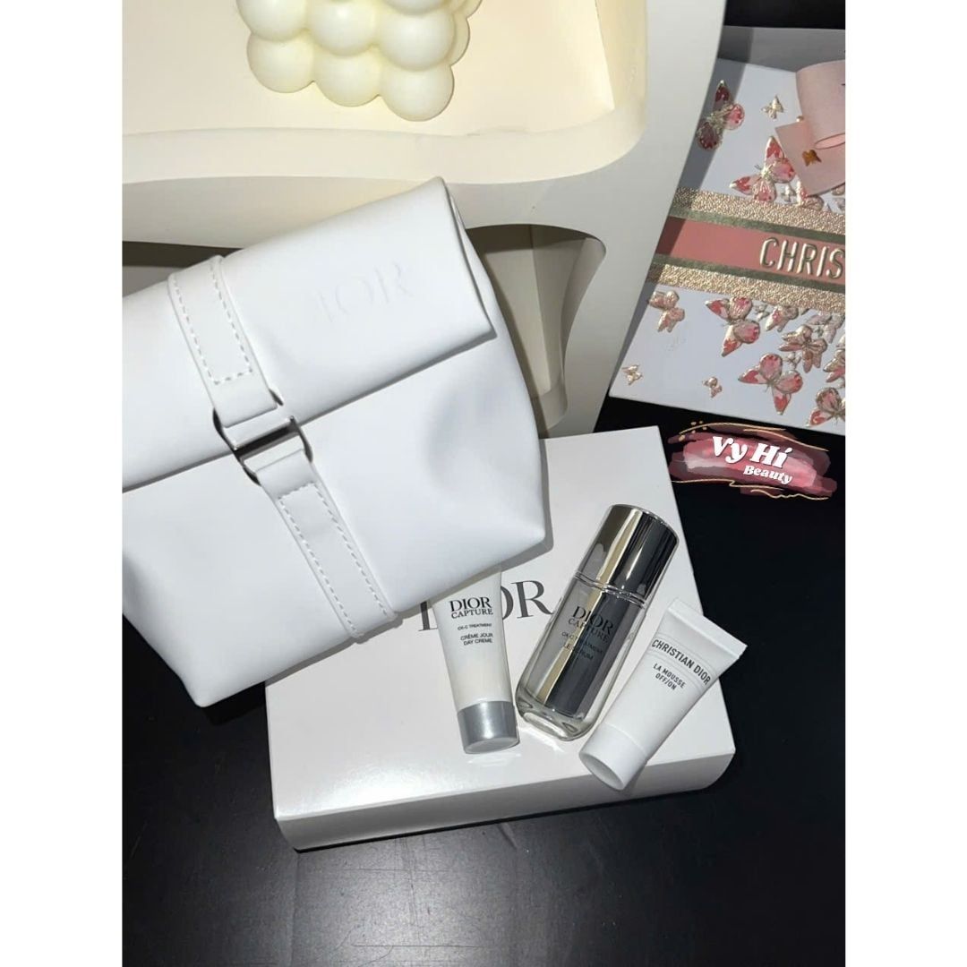 Set Dior 4 món gồm 3 món dưỡng da + Túi gift vải TRẮNG DA TRƠN CÓ NÚT CÀI