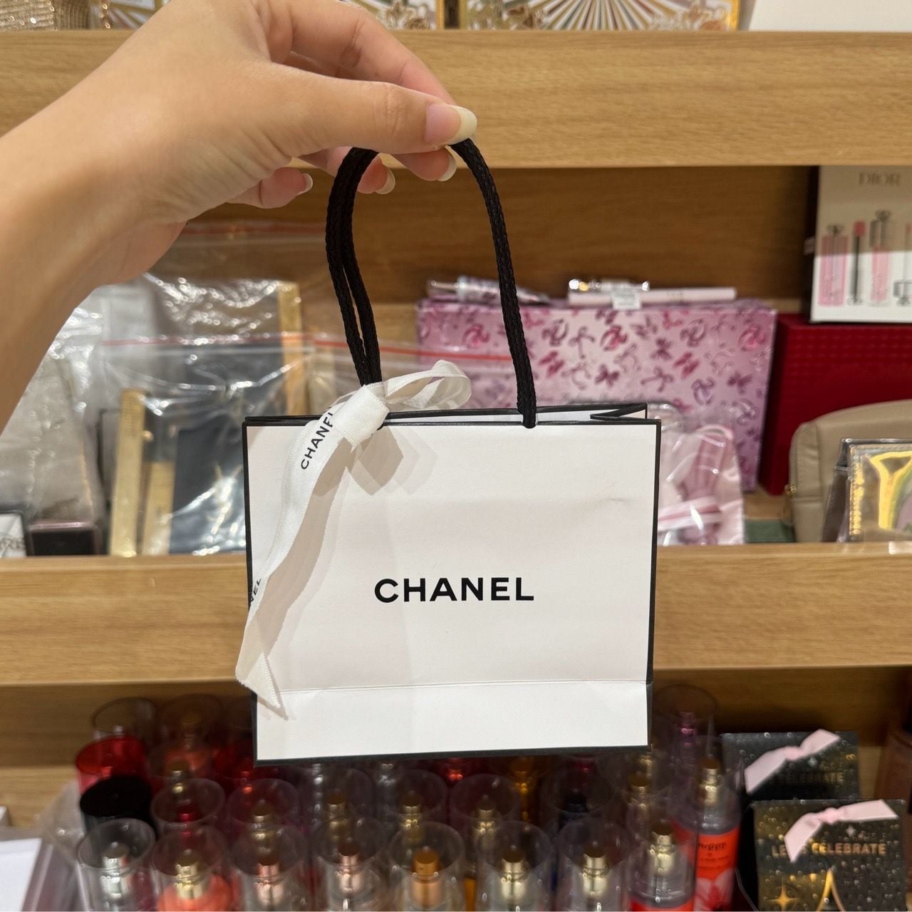 Túi giấy Chanel trắng KÈM NƠ size 14.5x5x9.5 cm