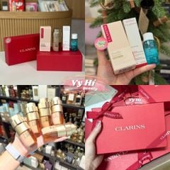 Set Clarins 4 món gồm kem nền Double Serum + kem chống nắng 10ml + nước tẩy trang 30ml + box giấy đỏ