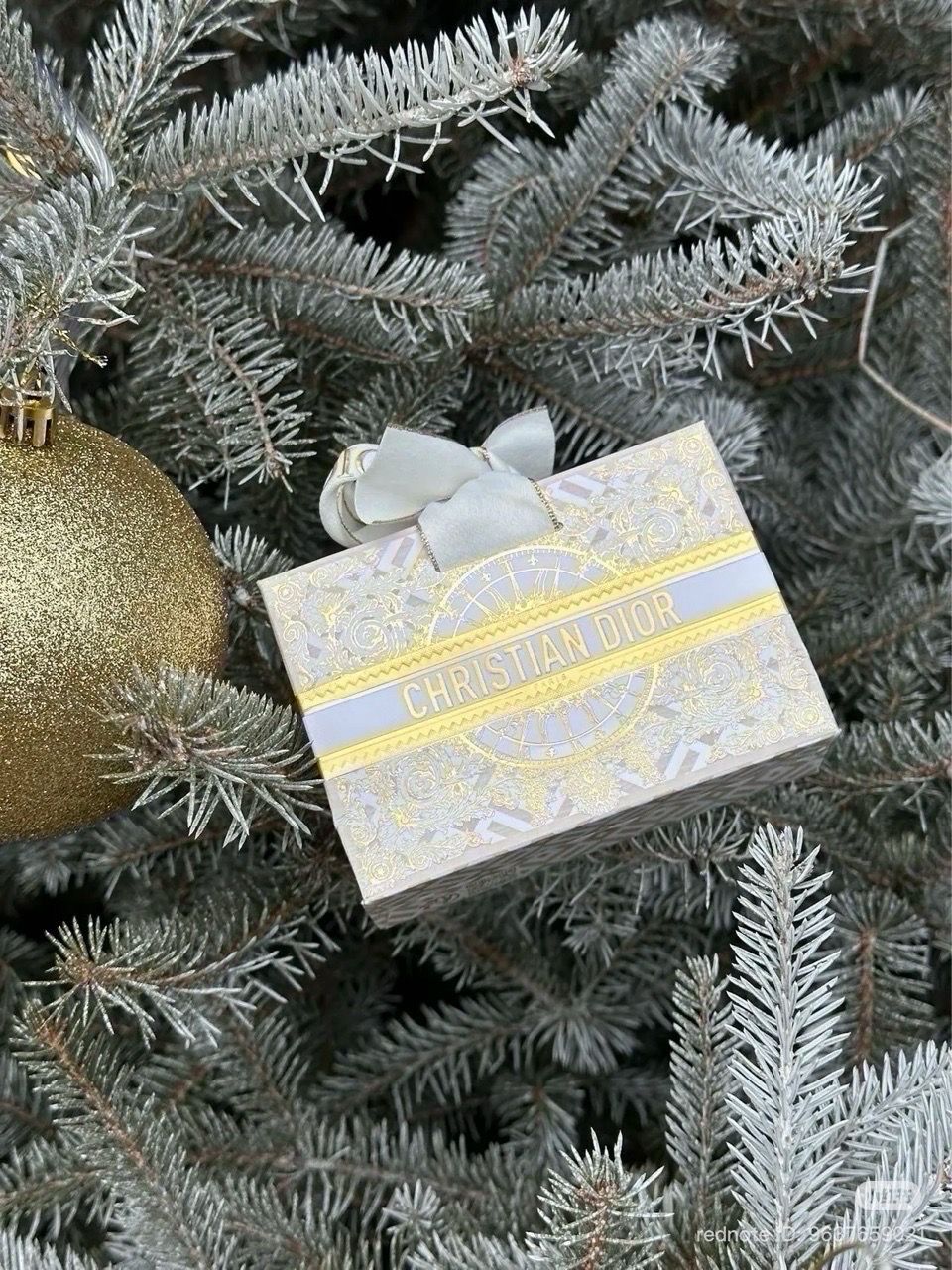 Túi giấy Dior hoạ tiết PHỤC HƯNG VÀNG size 11 x 8.5 x 4 cm