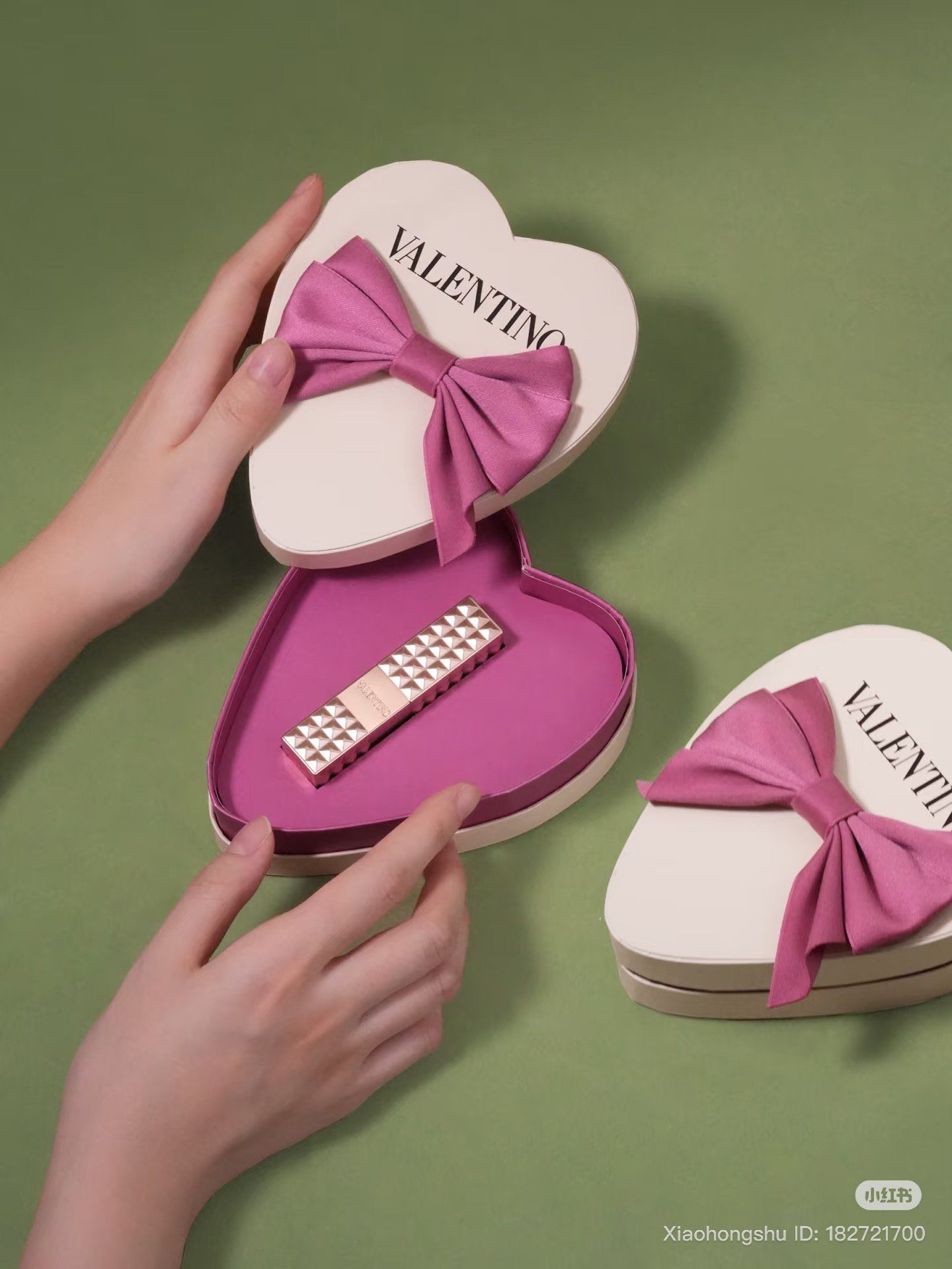 Son dưỡng Valentino SPIKE Extra Care &Tinted Melting Glow Lip Balm 1.9g