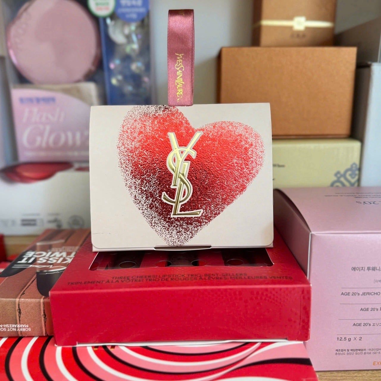 Hộp quà YSL Valentine BST 2026