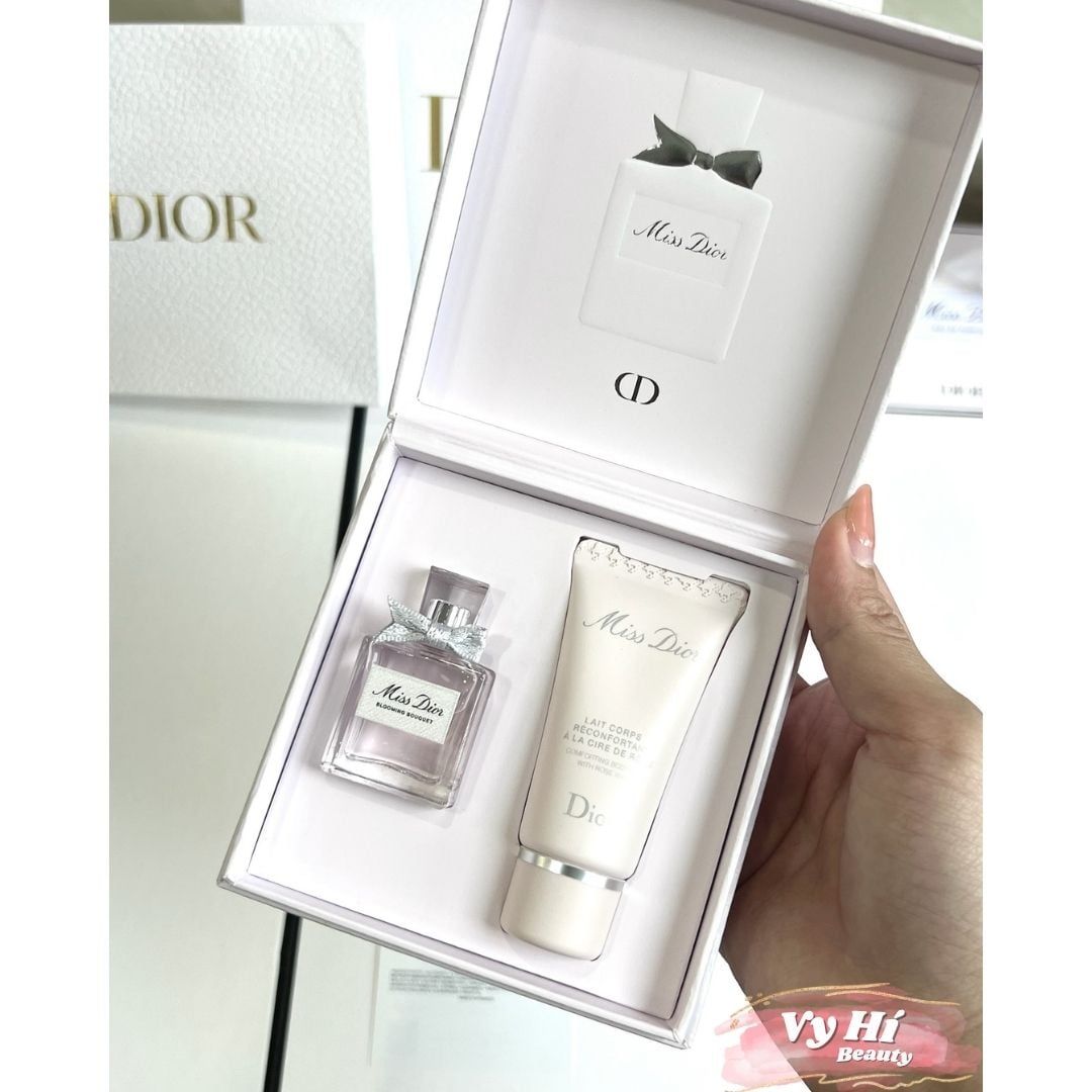Set Dior HỒNG 2 món gồm: 1 nước hoa Dior Blooming Bouquet 5ml + 1 tuýp body milk 20ml