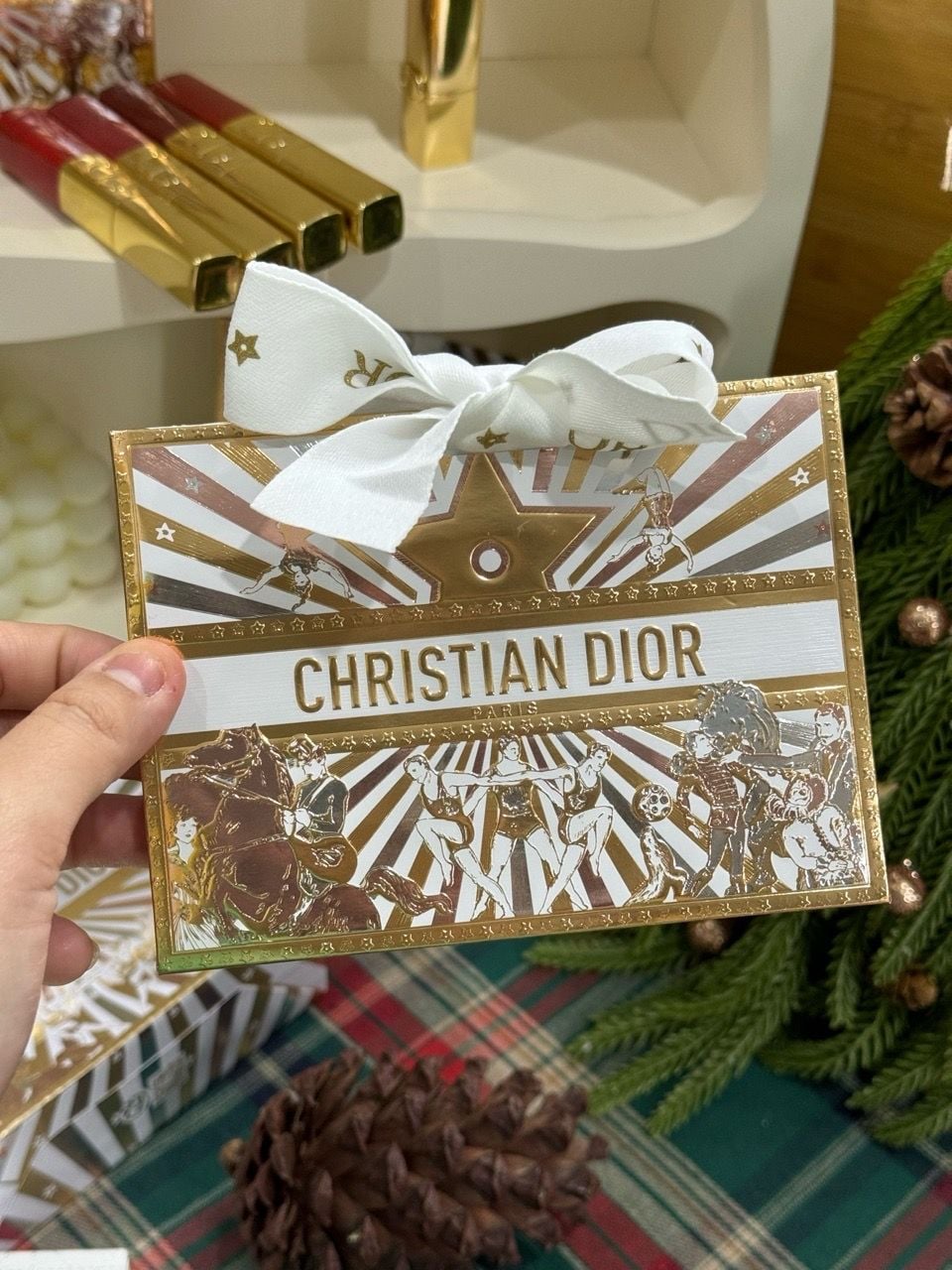 Túi giấy Dior hoạ tiết NGÔI SAO VÀNG kèm NƠ size 14 x 10.3 x 5.1 cm