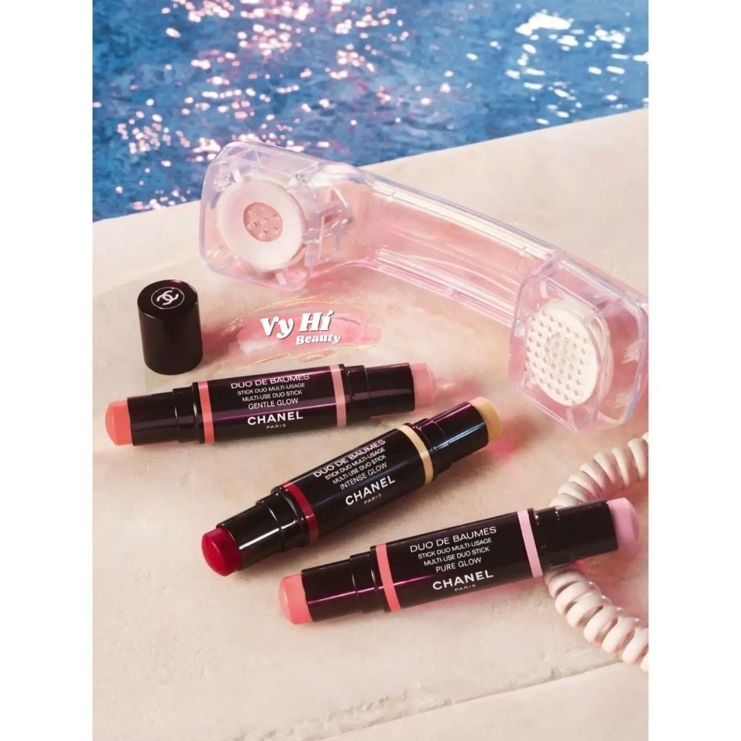 Thỏi đa năng Chanel 2 đầu Multi-Use Duo Stick gồm: má kem + bắt sáng kem 9g