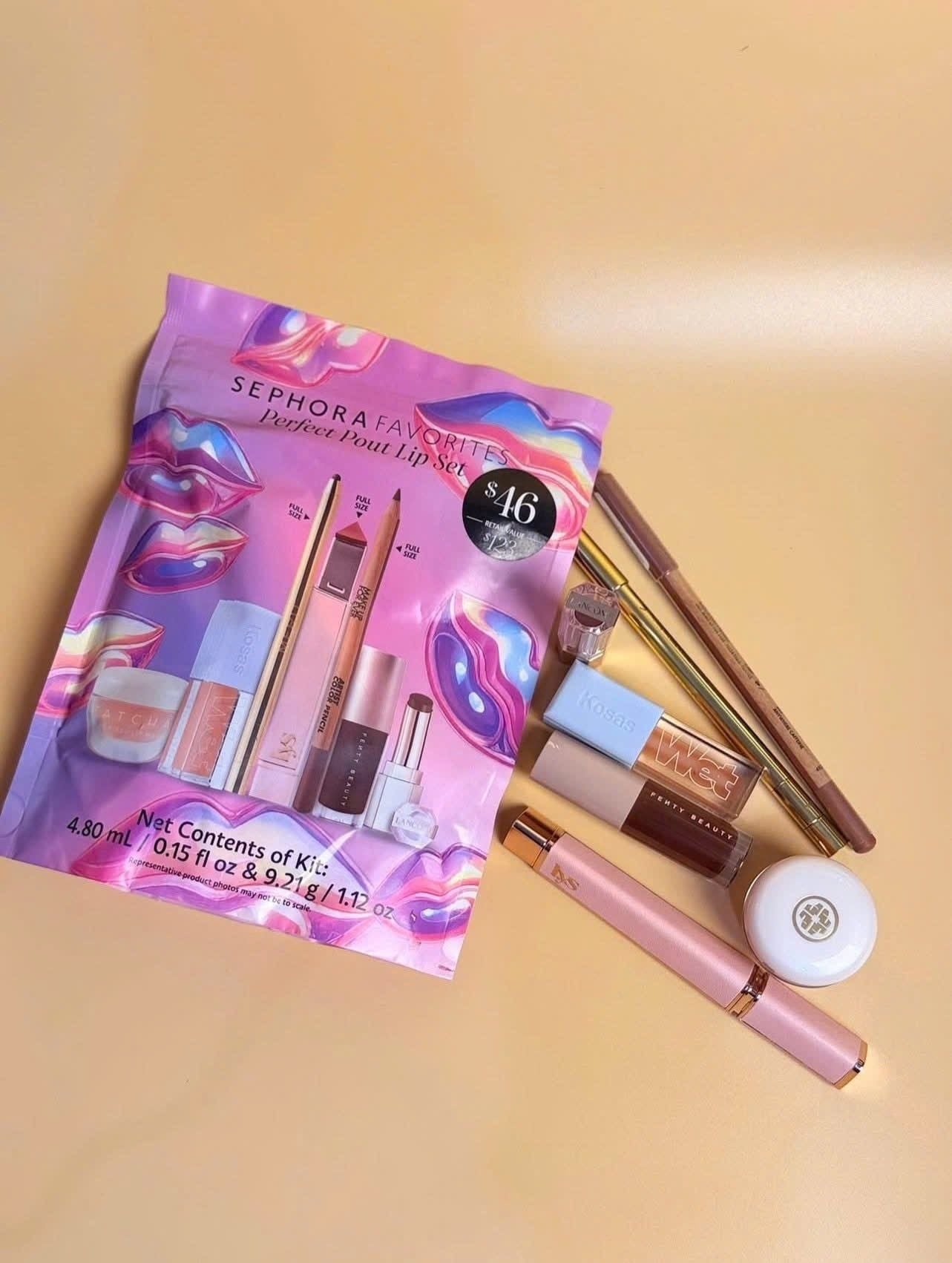 Set Sephora 7 món gồm: 1 son bóng Fenty Gloss Bomb Heat 2ml + 1 son bóng Kosas 2ml + 1 son thỏi Lancome Idole 0.8ml + 1 son bóng LYS full size 2.5g + 1 chì kẻ môi Make Up For Ever full size 1.41g + 1 chì kẻ môi Merit full size 0.3g + 1 mask Tatcha 5g