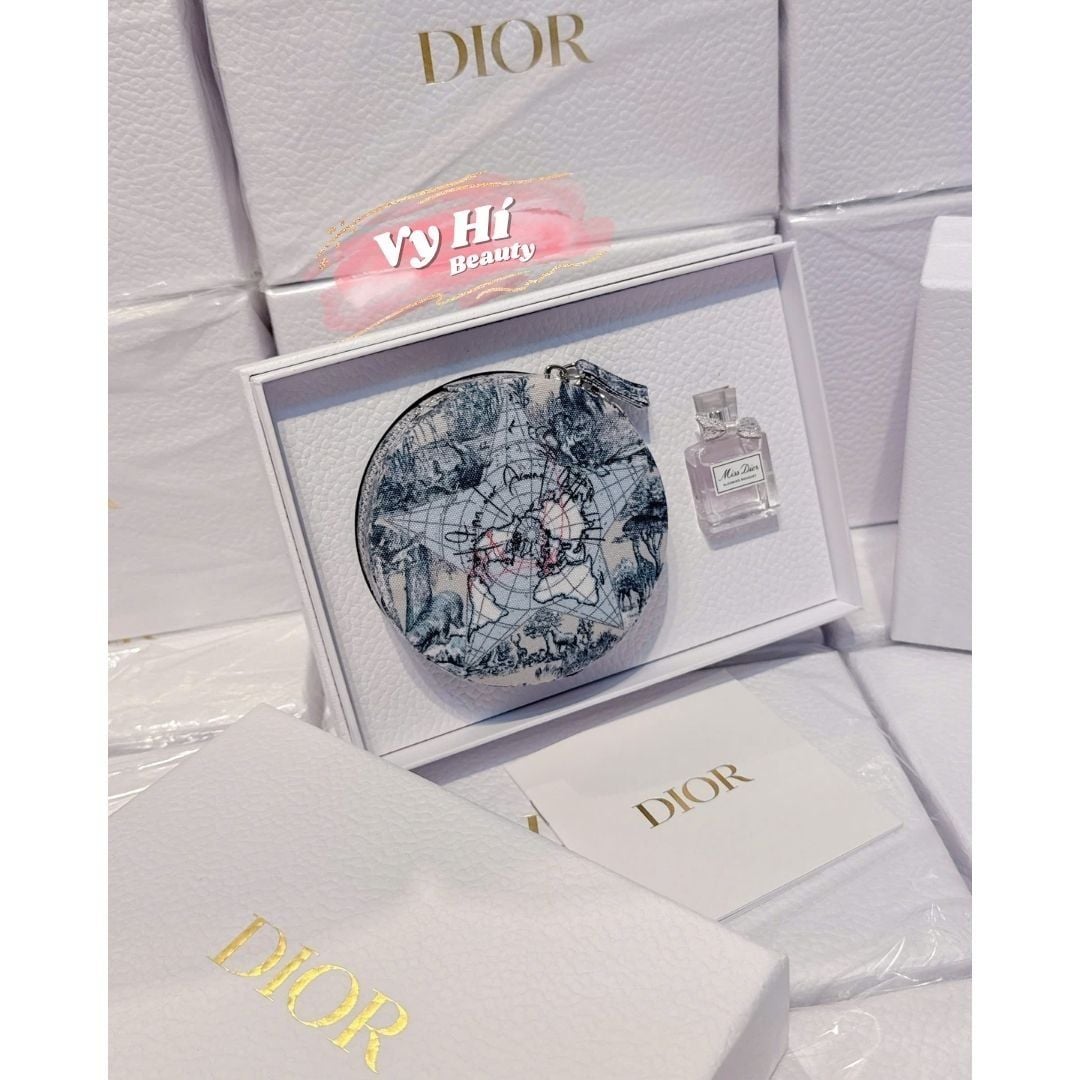 Set Dior gồm 1 túi đựng makeup tròn họa tiết xanh + 1 nước hoa Blooming Bouquet 5ml