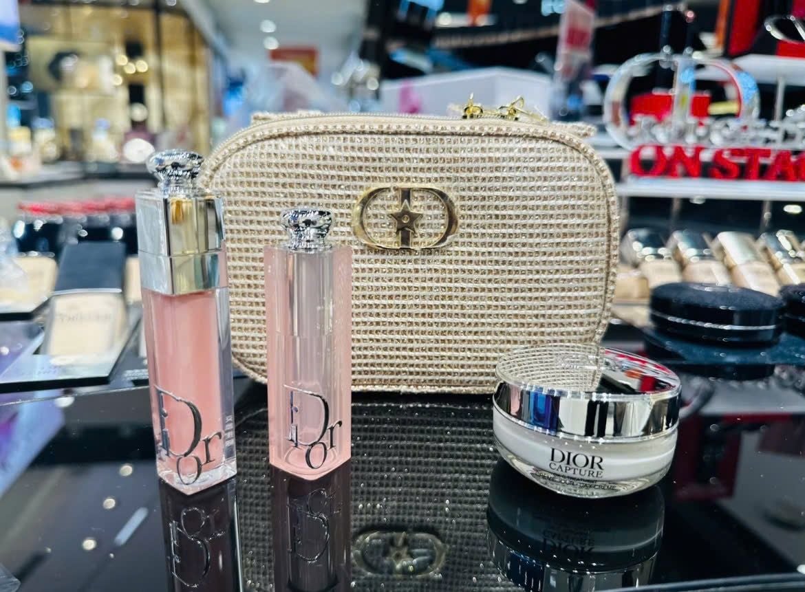 Set Dior 4 món gồm son Maximizer + son Lip Glow + Kem dưỡng Capture + Túi gift ngôi sao lấp lánh