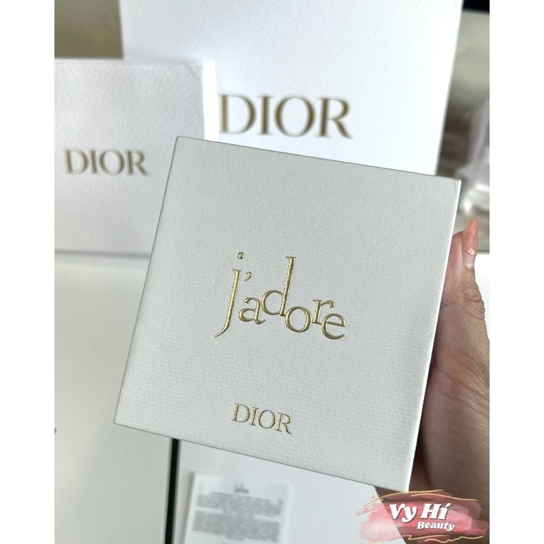 Set Dior J'adore 2 món gồm: 1 nước hoa EDP 5ml + 1 tuýp body milk 20ml