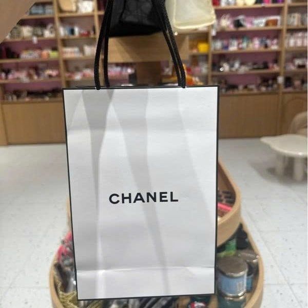 Túi giấy Chanel trắng size 24x16x7 cm