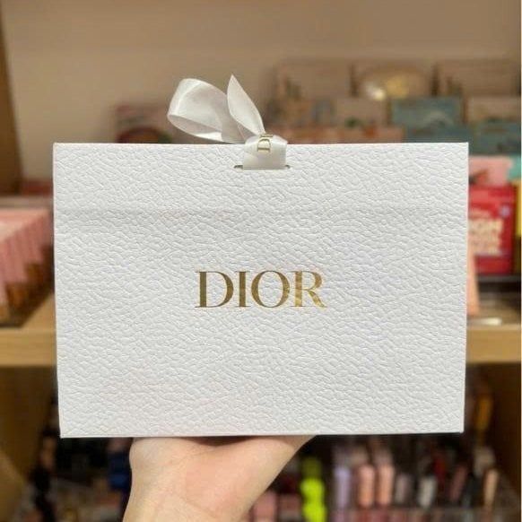 Túi giấy Dior hoạt tiết Hy Lạp