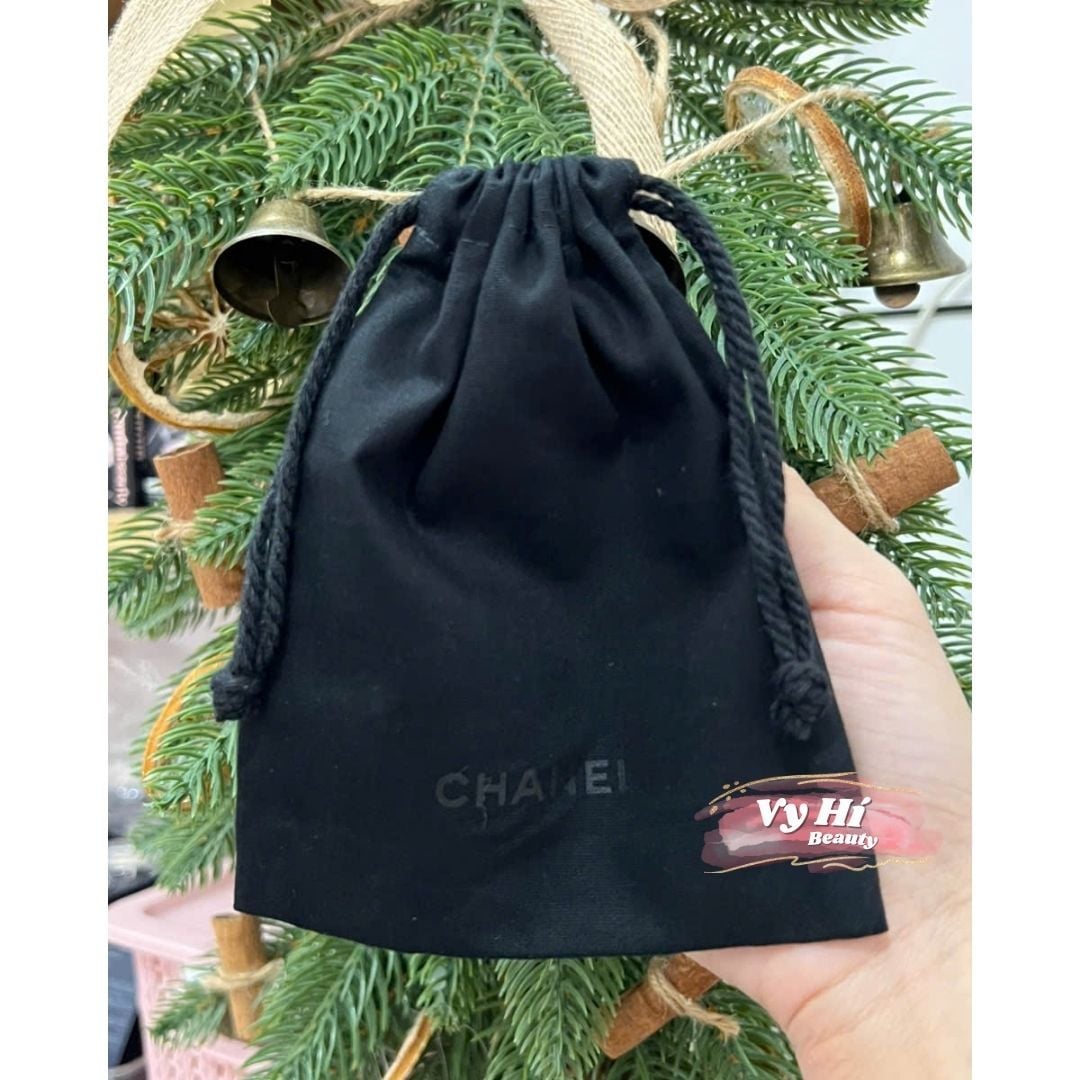 Túi vải Chanel đen dây rút 14 x 11.5 cm