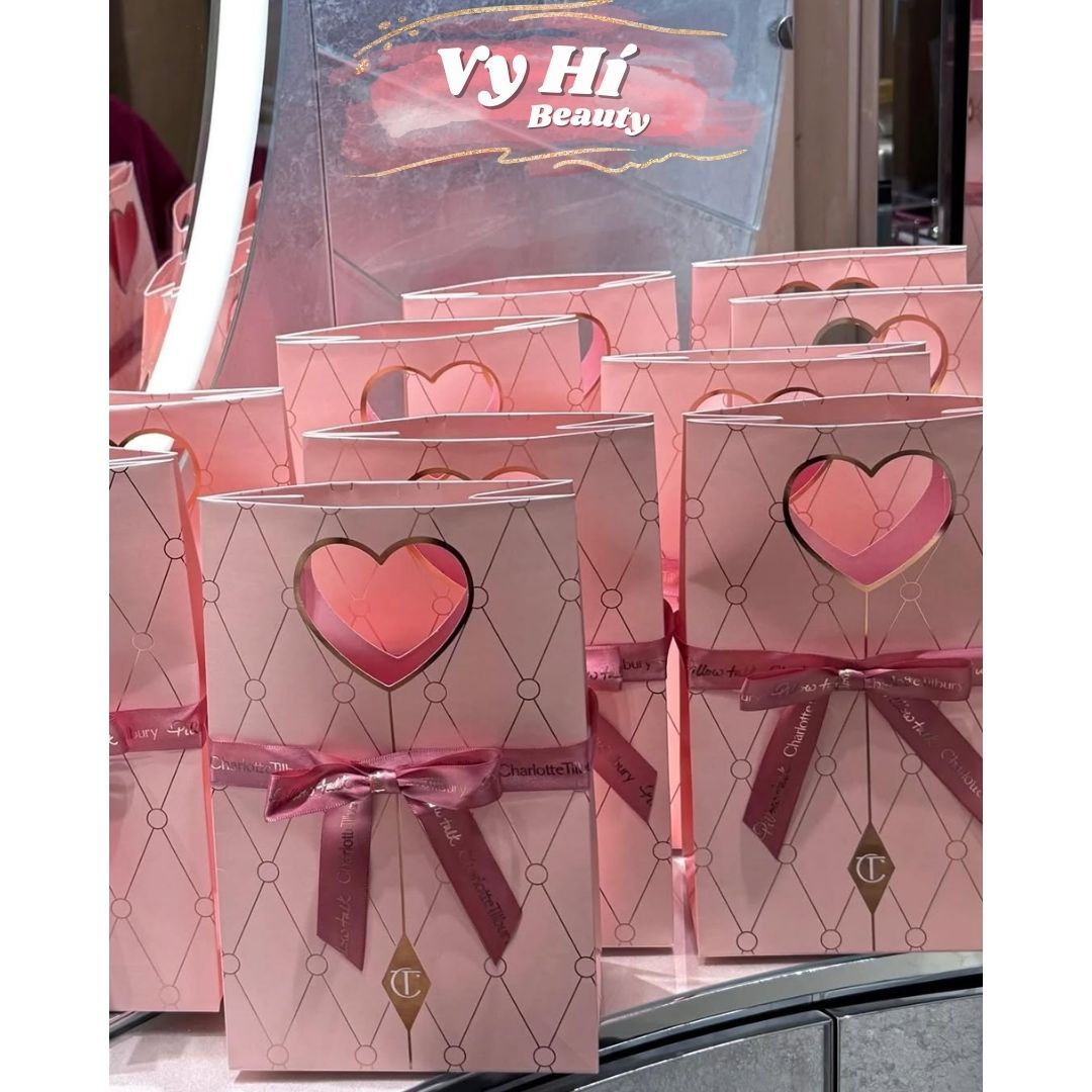 Túi giấy Charlotte Tilbury 24 x 15.5 x 8cm kèm dây nơ