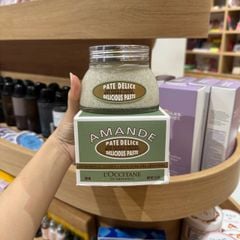 Tẩy da chết body Loccitane HẠNH NHÂN Delicious Paste with Crushed Almond 200ml