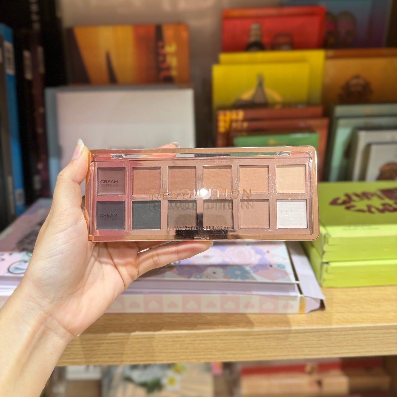 Bảng mắt Revolution The Master Icon 12 ô bản dupe của Patrick Ta Dimension III