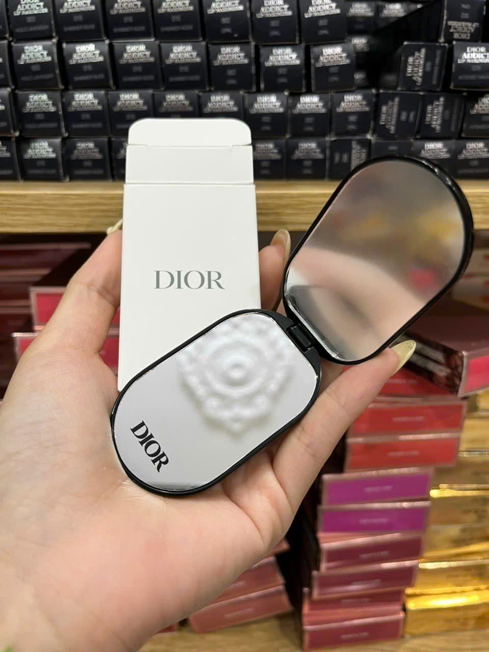 Gương Dior gắn mặt sau điện thoại (có keo dán sẵn)