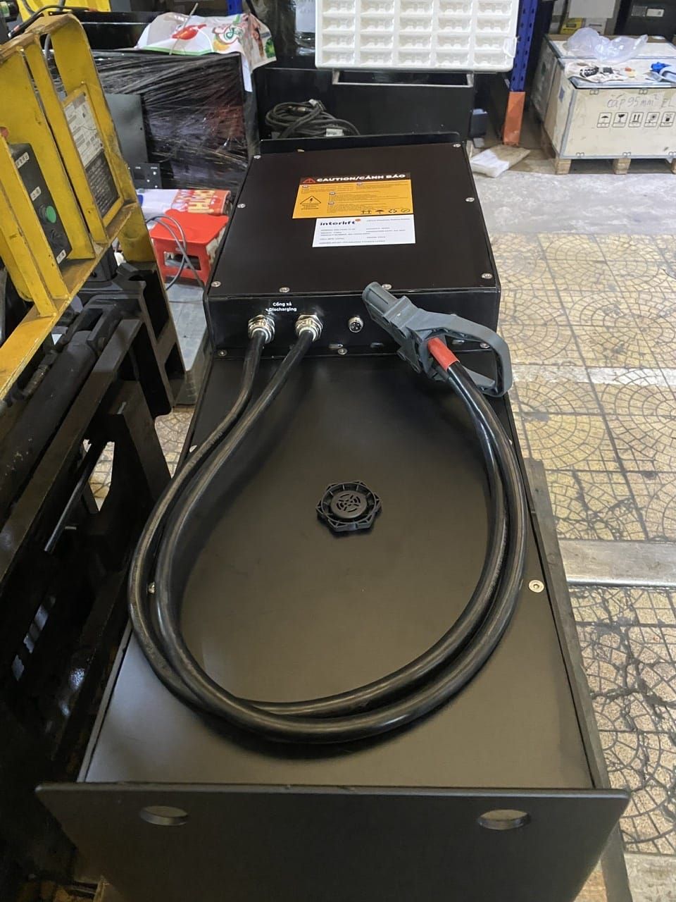 Bình Lithium Xe Nâng Điện Kho Đông Lạnh – Giải Pháp Pin Hiệu Suất Cao | TFV