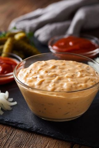 Xốt Salad Thousand Island Hellmann’s 250ml - Thương Hiệu Mỹ, SX Thái Lan | Hellmann’s Thousand Island Salad Dressing 250 ml