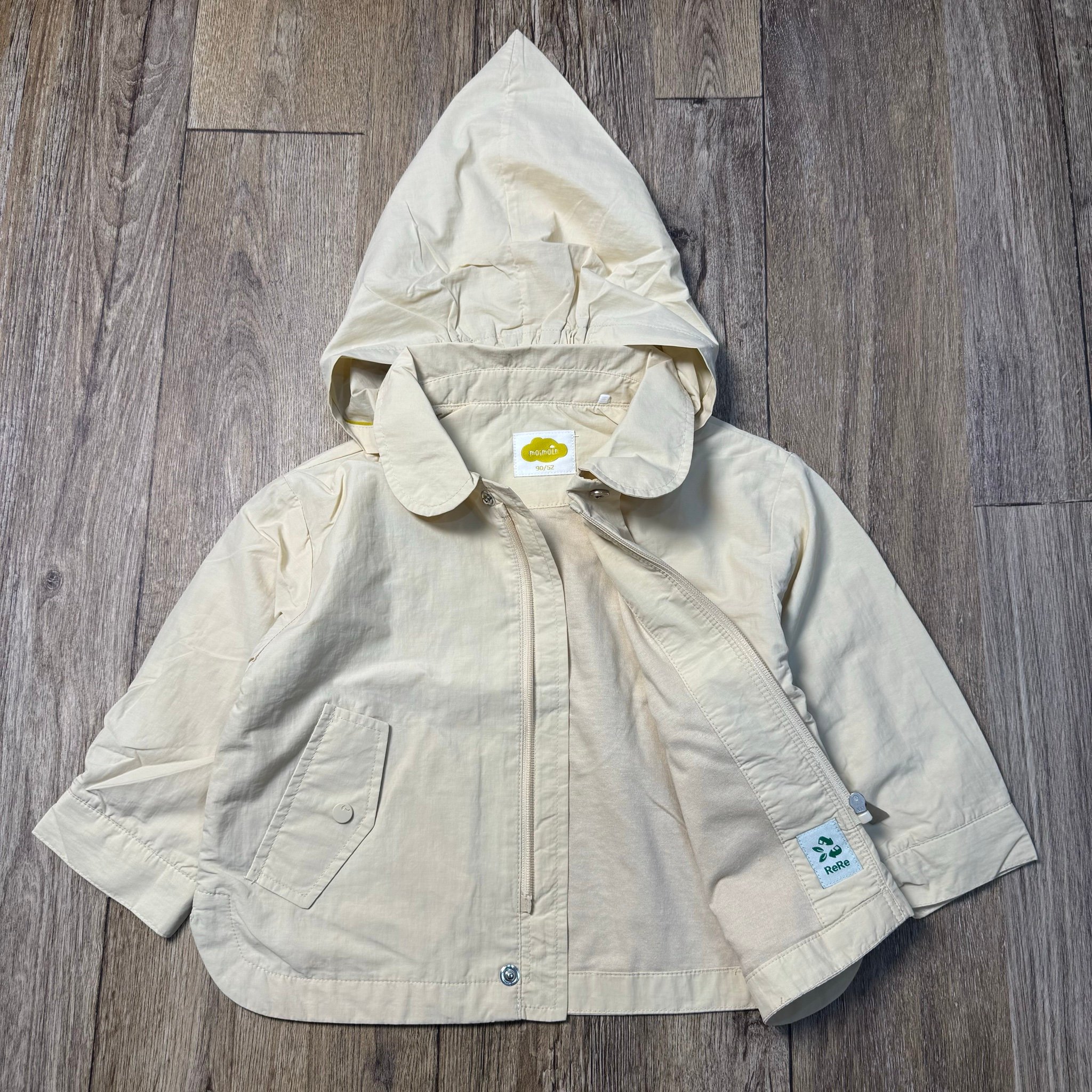 Áo khoác gió Moimoln 2 lớp lót cotton mũ chóp màu be bé gái size 90-120