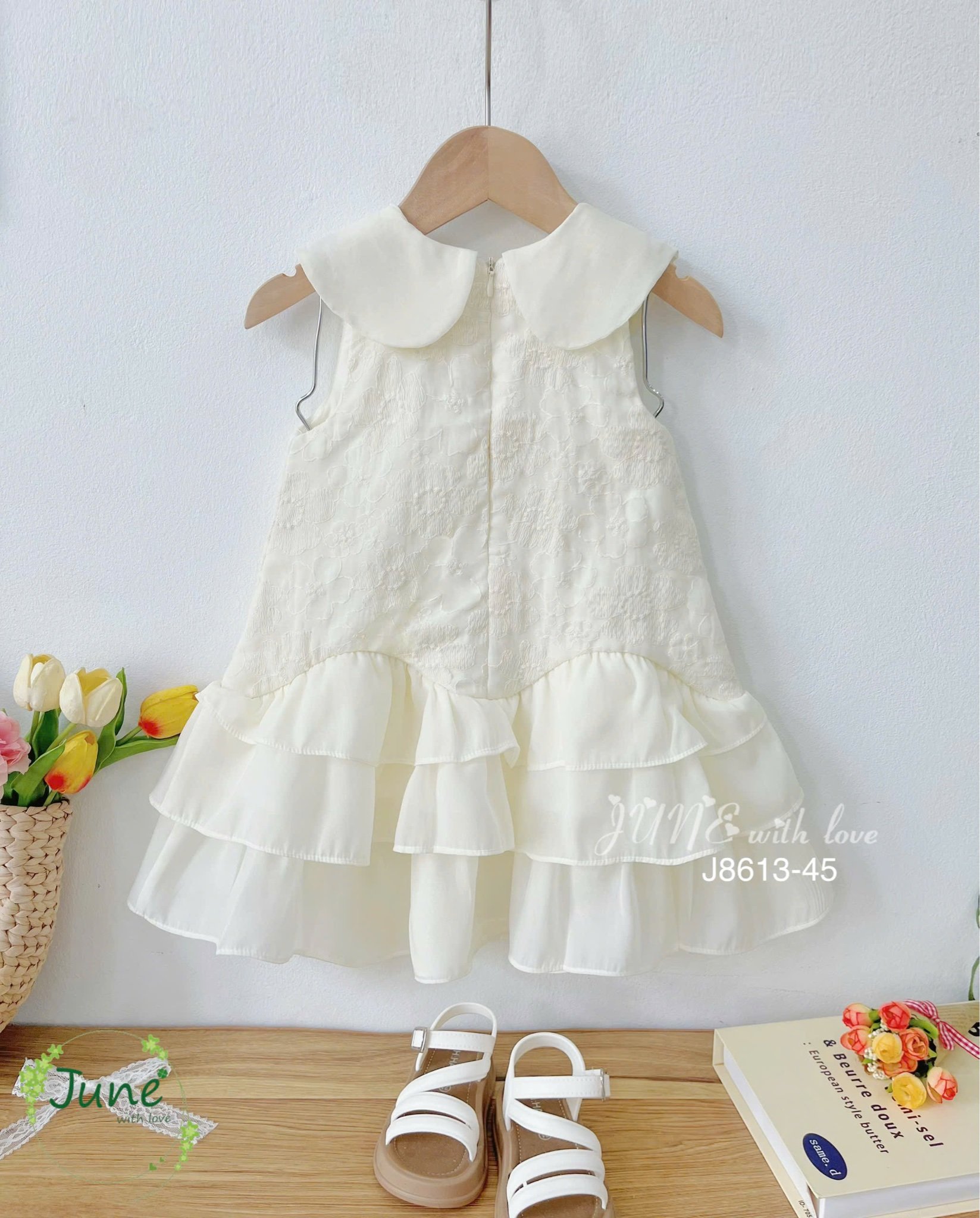 J8613 - Váy sát nách June with Love màu kem hoa nổi cổ nơ size 1 - 10y